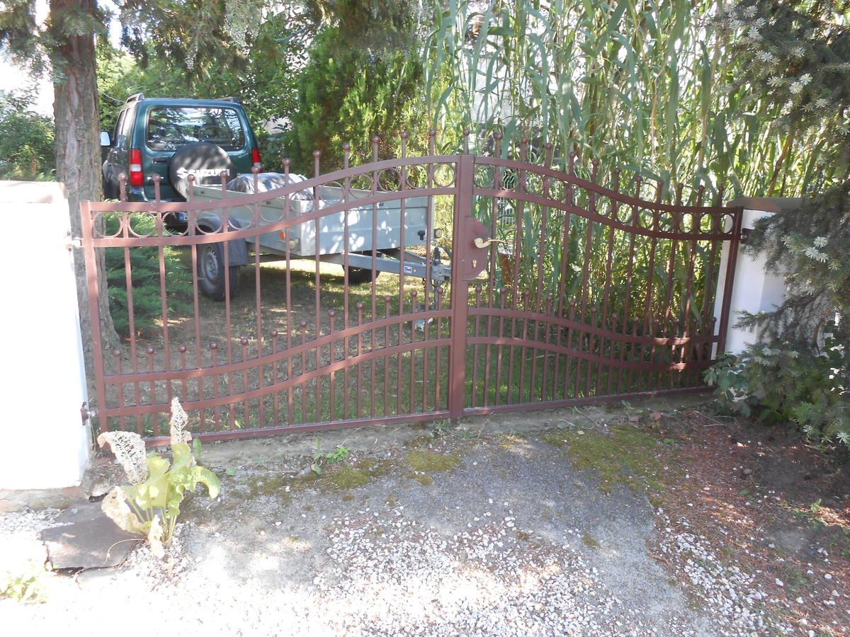 Kovaná dvojitá brána